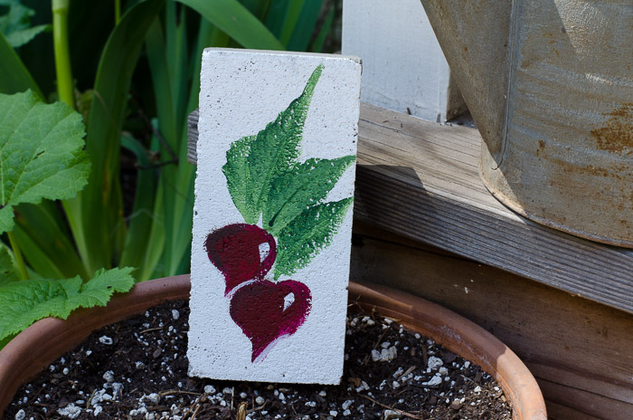 How to Paint a Radish, one stroke at a time, FlowerPatchFarmhouse.com