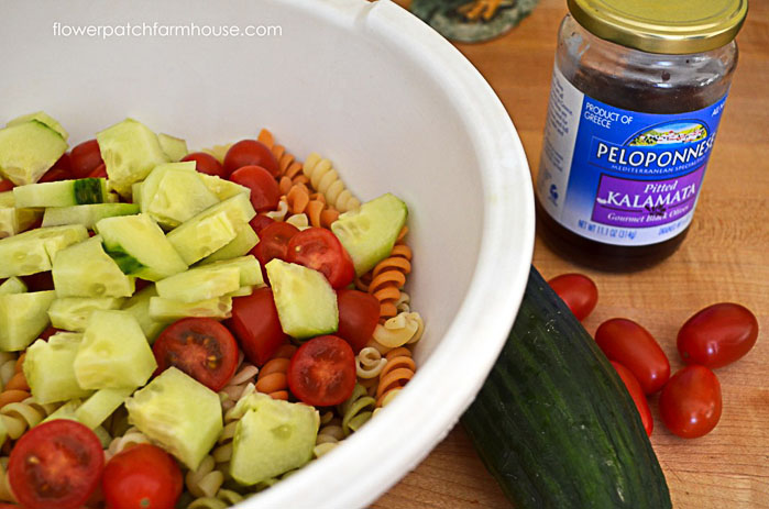 Greek Pasta Salad recipe, an easy make ahead dish that will please a crowd. This recipe tastes even better the second day. Loaded with garden fresh vegetables and feta cheese for a hint of tang!