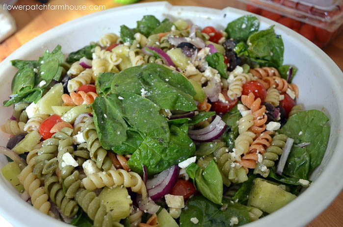 Greek Pasta Salad recipe, an easy make ahead dish that will please a crowd. This recipe tastes even better the second day. Loaded with garden fresh vegetables and feta cheese for a hint of tang!