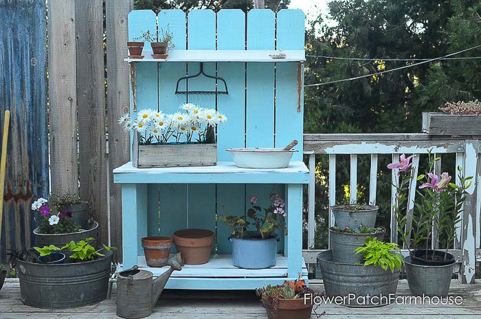 easy DIY Potting Bench using Fence Boards
