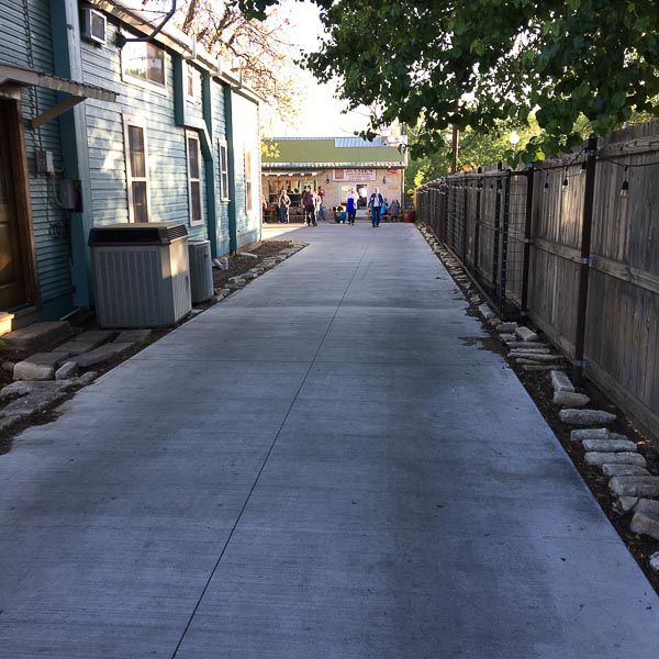 visit to Fredericksburg Texas, alley to burgers