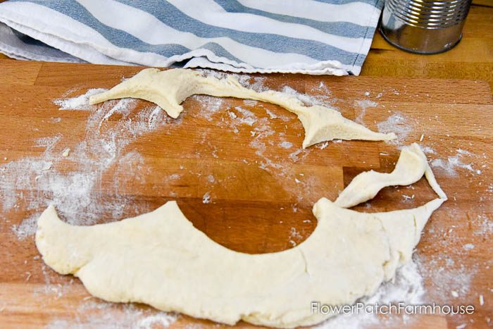 https://www.flowerpatchfarmhouse.com/delicious-buttermilk-biscuits/