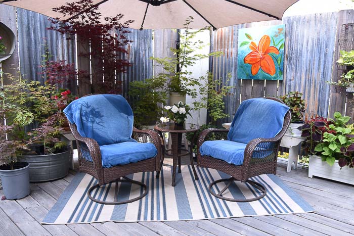 outdoor decor with blue striped polypropylene rug